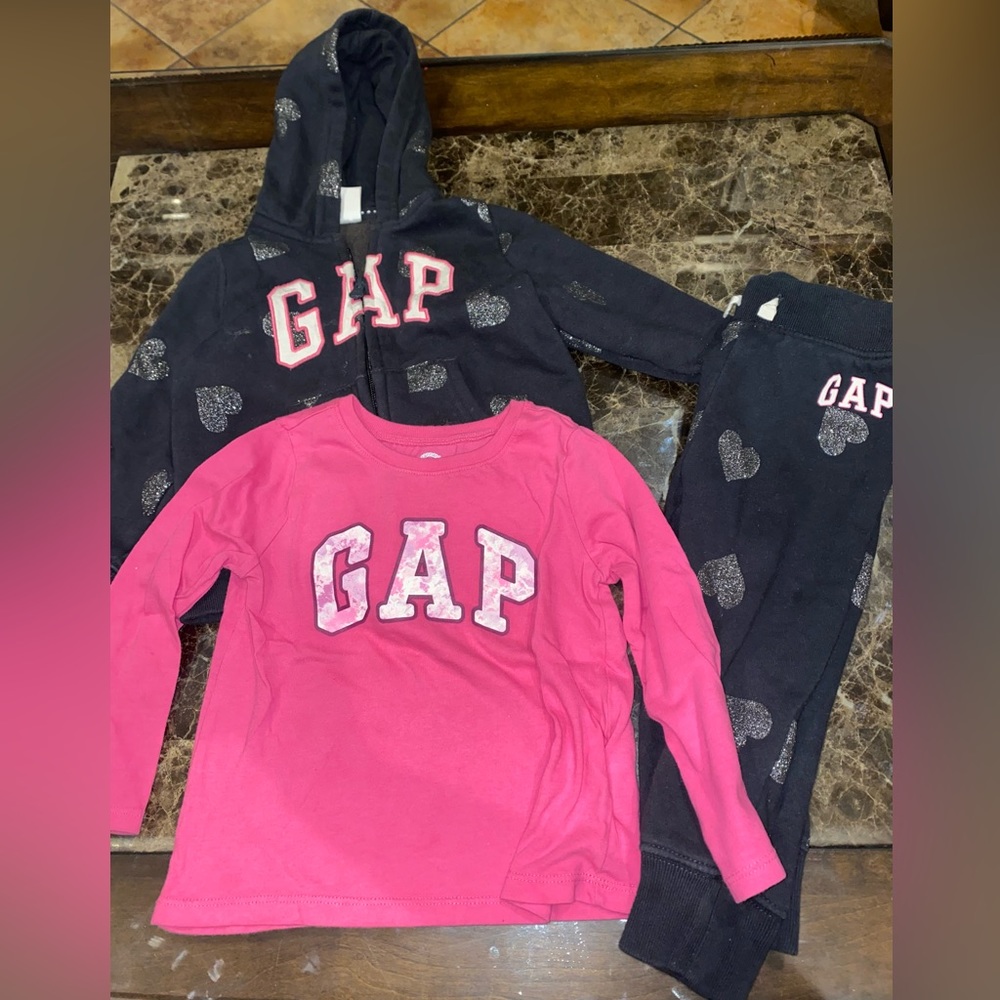 toddler girl GAP sweatsuit, size 18-24 months